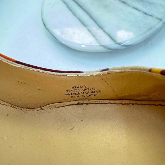 Marc Fisher red patterned pointed toe heels - Picture 2 of 7